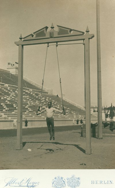 Olympische Spelen, 1896; de atleet Herman Weingartner, derde in de ringen door Meyer Albert